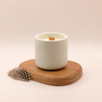 Bougie parfumée dans un pot en jesmonite vert menthe