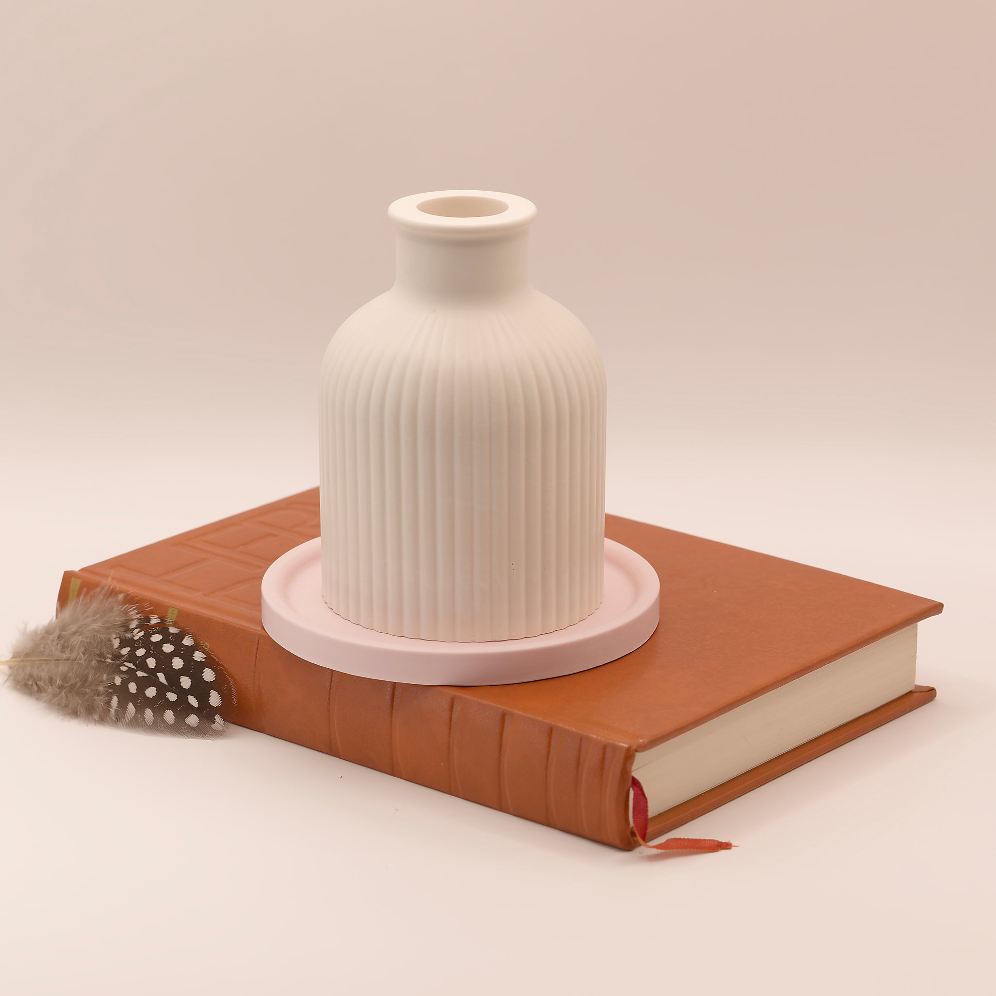 Vase en jesmonite écru