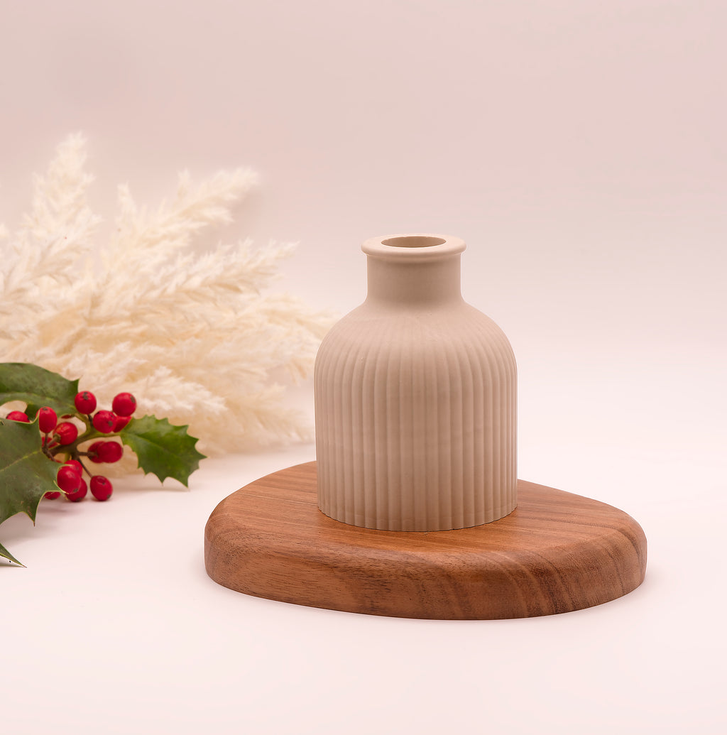 Vase en jesmonite beige