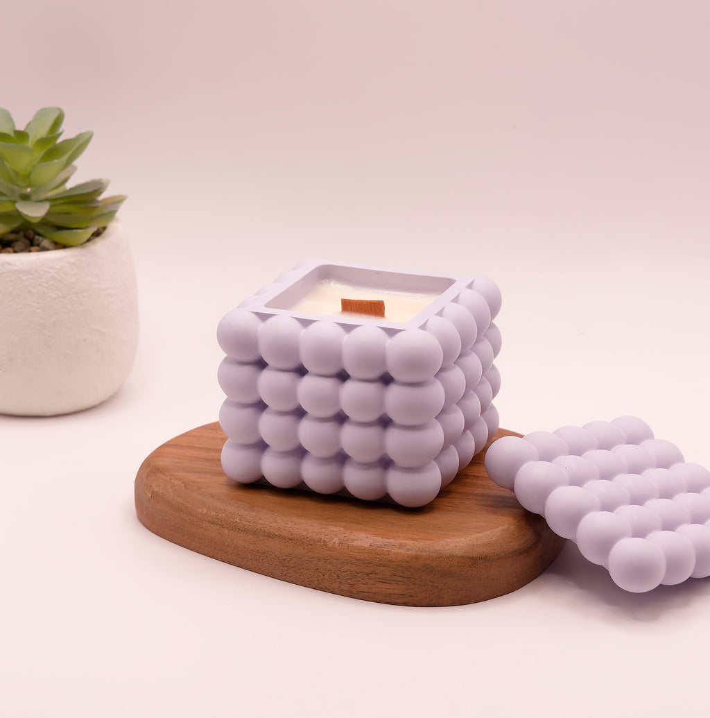 Bougie parfumée dans un pot en jesmonite mauve