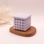 Bougie parfumée dans un pot en jesmonite mauve