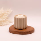 Bougie parfumée dans un pot en jesmonite beige