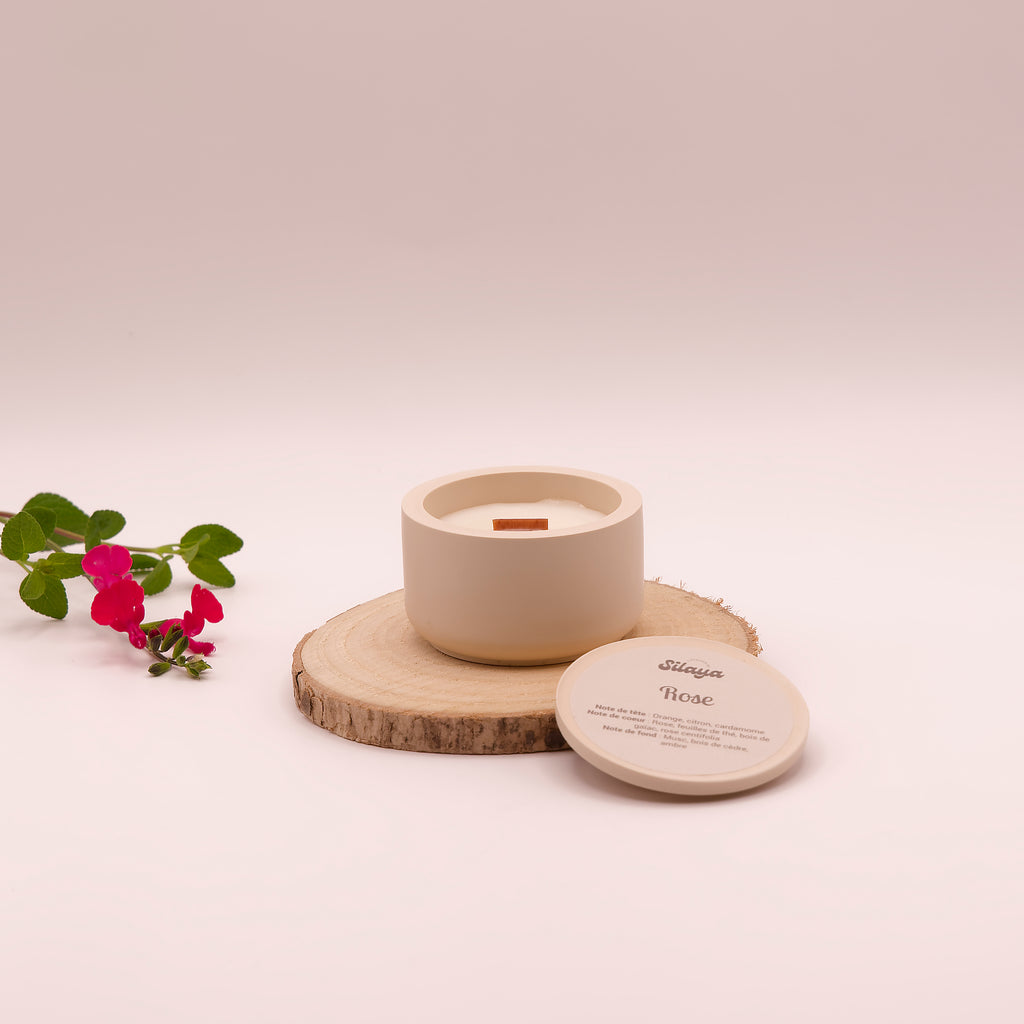 Bougie parfumée dans un pot en jesmonite