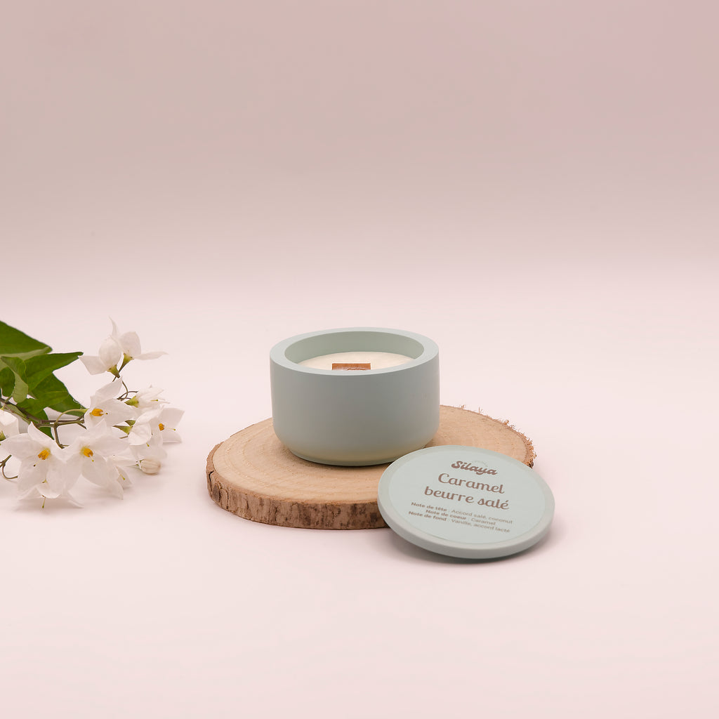 Bougie parfumée dans un pot en jesmonite