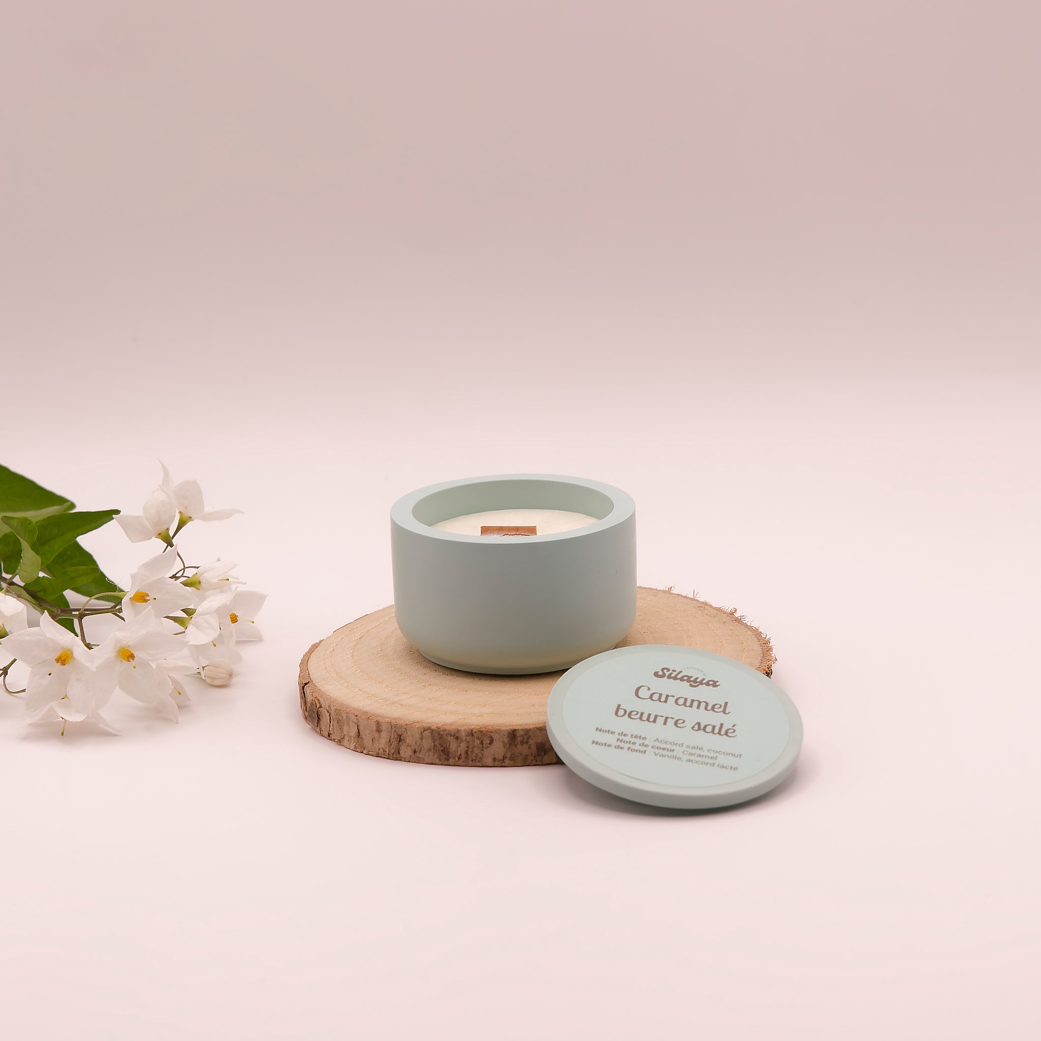 Bougie parfumée dans un pot en jesmonite