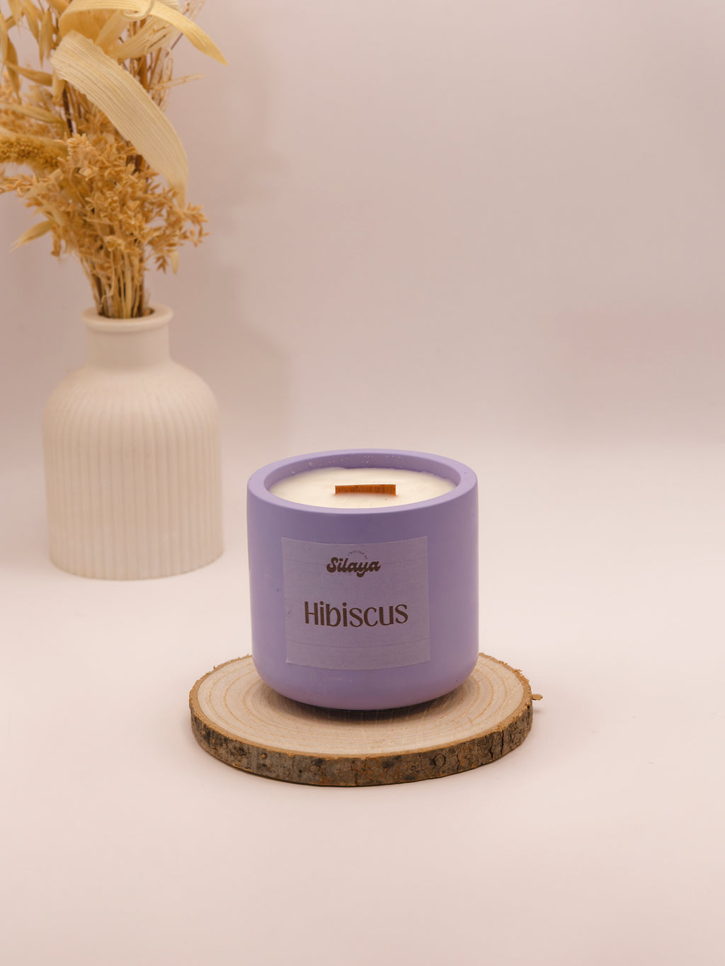 Bougie parfumée dans un pot en jesmonite mauve