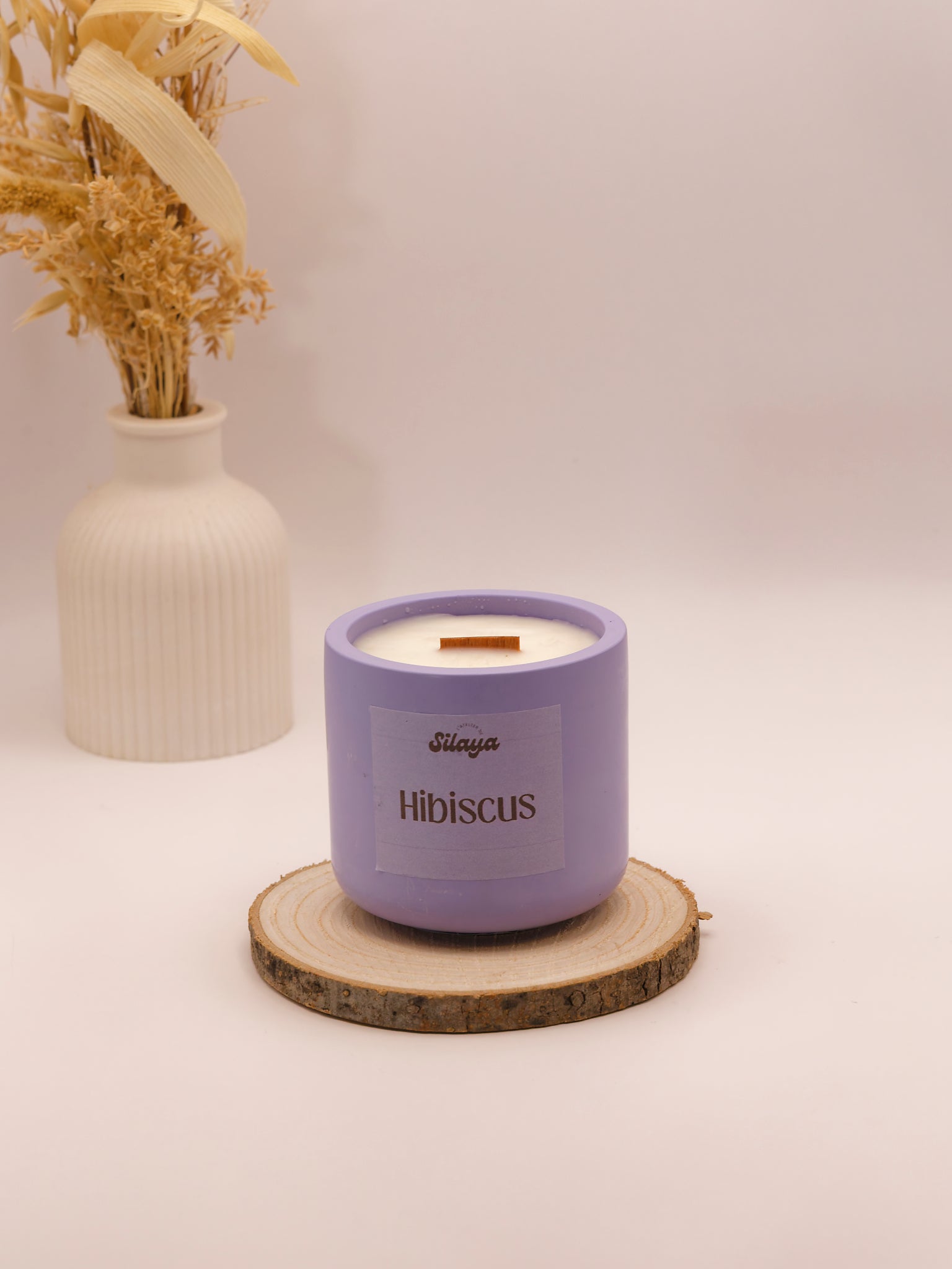 Bougie parfumée dans un pot en jesmonite mauve