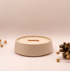 Bougie parfumée dans un pot en jesmonite beige