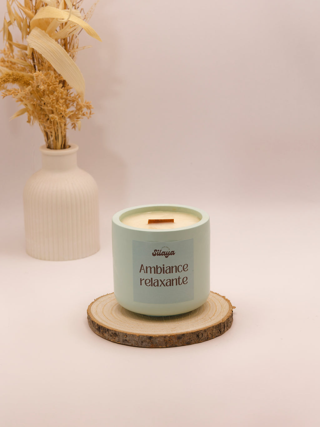 Bougie parfumée dans un pot en jesmonite vert menthe