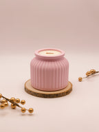 Bougie parfumée dans un pot en jesmonite rose